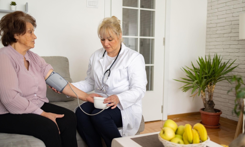 Heart failure patient receiving home health monitoring and care support at home